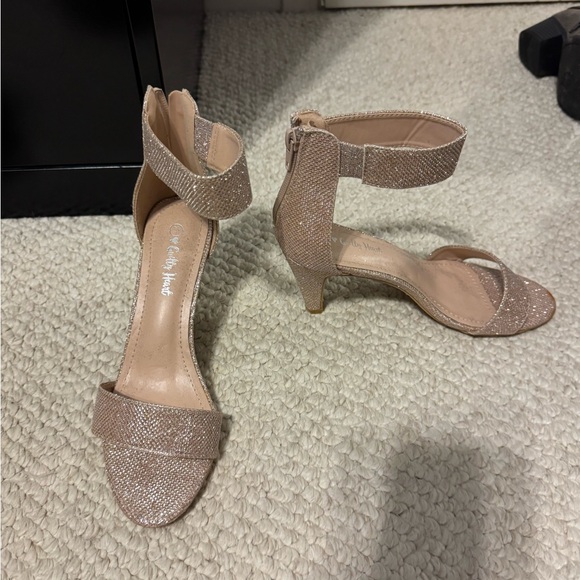 Chic Gold Ankle Strap Heels - Picture 1 of 2